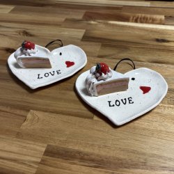 Lagkage stykke med jordbr p tallerken