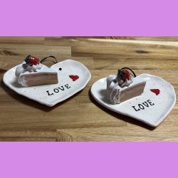 Lagkage stykke med jordbr p tallerken