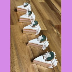 Lagkage stykke med kiwi 