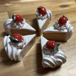 Lagkage stykke med jordbr Choko/Choko