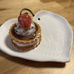 Medalje med jordbr p tallerken