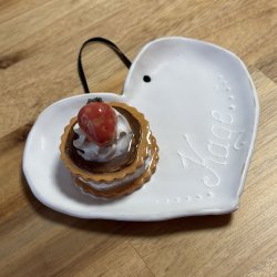 Medalje med jordbr p tallerken