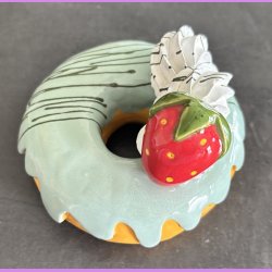 Donut med gr�n glasur og jordb�r - Stor