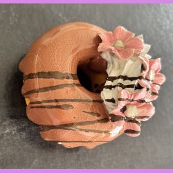 Donut  med brun glasur og blomster - Lille