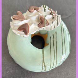 Donut med gr�n glasur og hjerte krymmel - Lille