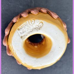Donut med brun glasur og jordb�r - Lille
