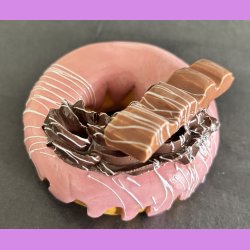 Donut med lyser�d glasur og chokolade - Stor