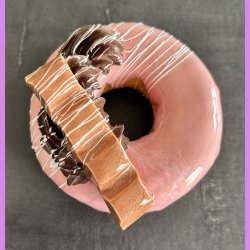 Donut med lyser�d glasur og chokolade - Stor