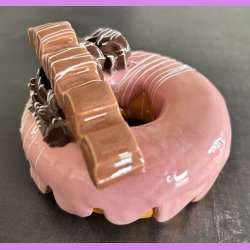 Donut med lyser�d glasur og chokolade - Stor