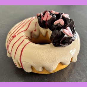 Donut med vanilie glasur og hjerte krymmel - Stor