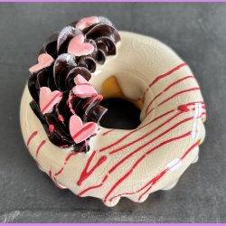 Donut med vanilie glasur og hjerte krymmel - Stor