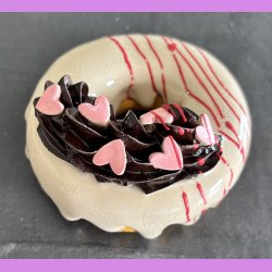 Donut med vanilie glasur og hjerte krymmel - Stor