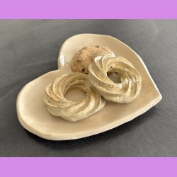 Sm�kager p� tallerken - Creme
