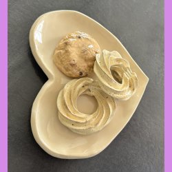 Sm�kager p� tallerken - Creme