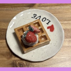 Vaffel med softice og jordbr - Den lille udgave m/ tekst LOVE