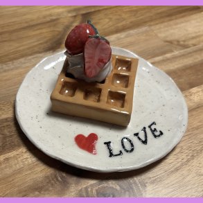 Vaffel med softice og jordb�r - Den lille udgave m/ tekst LOVE