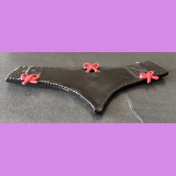 Trusser - Sort med r�de sl�jfer