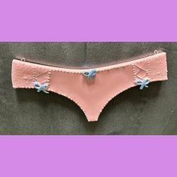 Trusser - Lyser�de med lysebl� sl�jfer