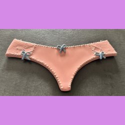 Trusser - Lyser�de med lysebl� sl�jfer