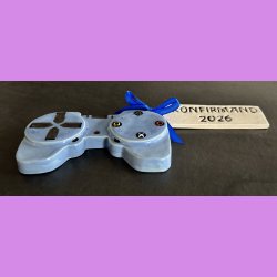 Controller - Bl� med konfirmand skilt