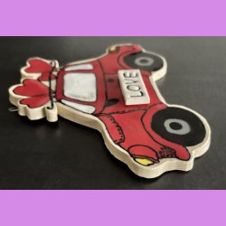  LOVE CAR - R�d med tekst. LOVE. Med oph�ng.