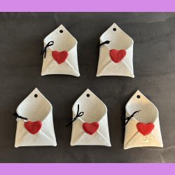 LOVE NOTE kuvert - Hvid med prikker