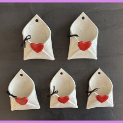 LOVE NOTE kuvert - Hvid med prikker