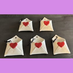 LOVE NOTE kuvert - Hvid med prikker