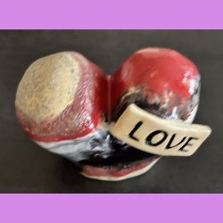 Tilde hjerte nr. 2 - R�d - sort - hvid - gr� og krater glasur