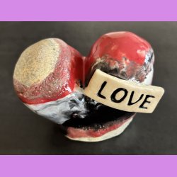 Tilde hjerte nr. 2 - R�d - sort - hvid - gr� og krater glasur