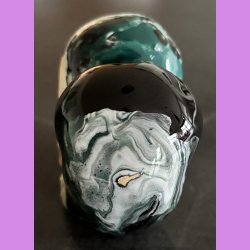 Tilde hjerte nr. 5 - Hvid - gr�n - sort og krater glasur.