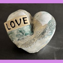 Tilde hjerte nr. 4 - Hvid - lysegr�n og krater glasur.