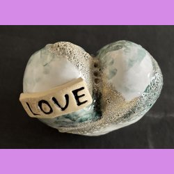 Tilde hjerte nr. 4 - Hvid - lysegr�n og krater glasur.