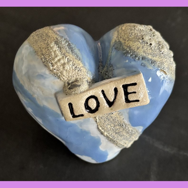 Tilde hjerte nr. 3. Lysebl� - hvid og krater glasur