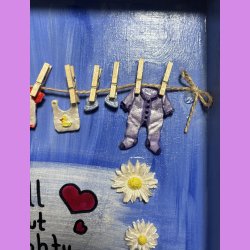 Ramme med baby tj p snor.