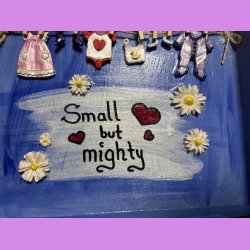 Ramme med baby tj p snor.