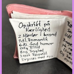 Bog - Nr. 13 - Opskrift p� K�rlighed - Lyser�d cover - Bog der st�r.