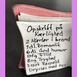 Bog - Nr. 13 - Opskrift p� K�rlighed - Lyser�d cover - Bog der st�r.