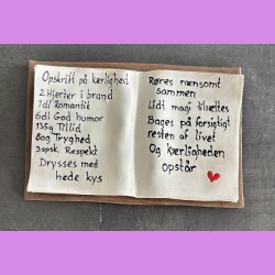 Bog - Nr. 17 - Opskrift p� K�rlighed - Denne bog ligger ned - Brunt Cover