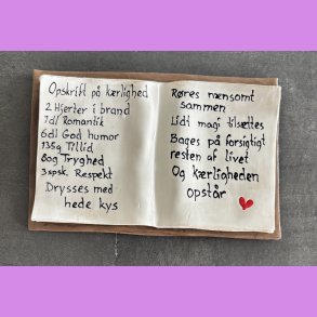 Bog - Nr. 17 - Opskrift p� K�rlighed - Denne bog ligger ned - Brunt Cover