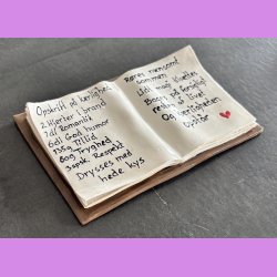 Bog - Nr. 17 - Opskrift p� K�rlighed - Denne bog ligger ned - Brunt Cover