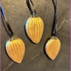 �rets mandel trof� mini med snor- Guld �rstal